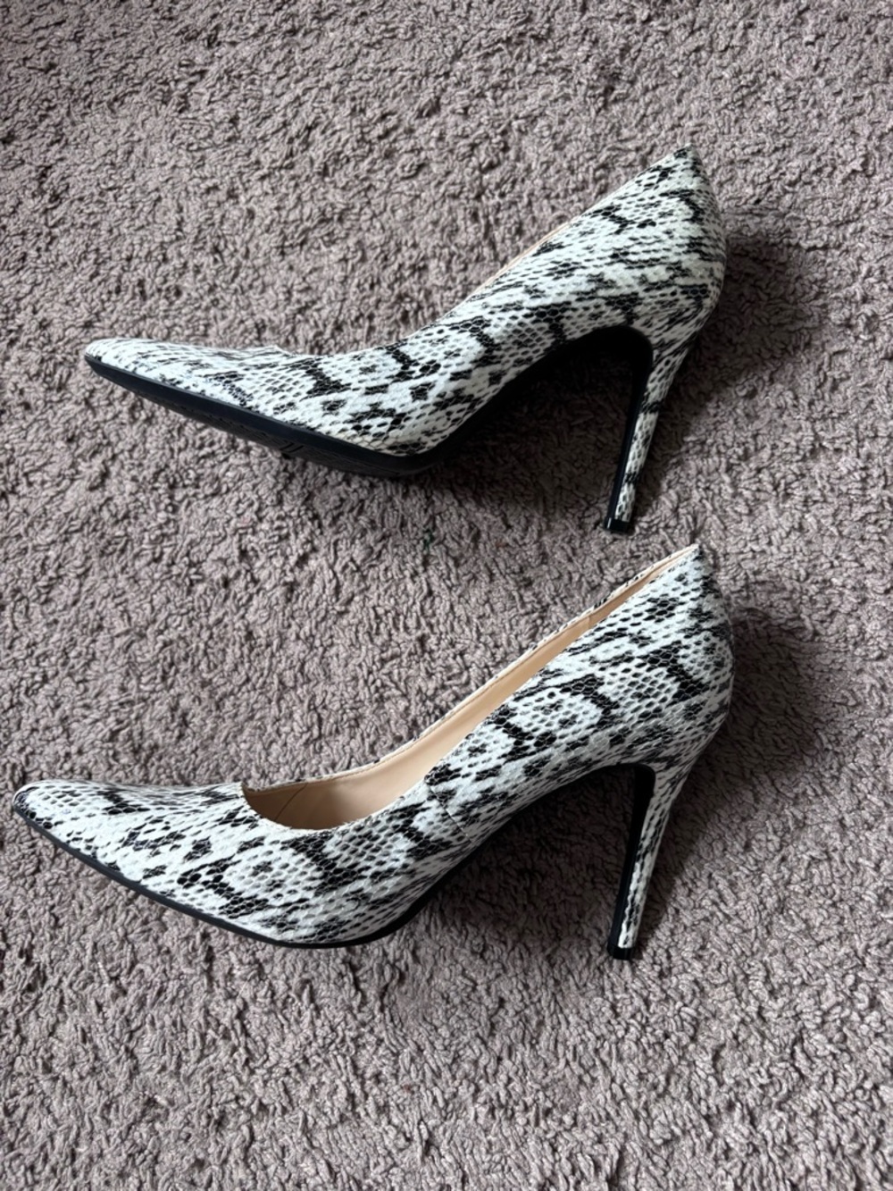 Nine West Snake-Print Pointed Toe Stilettos - Black & White size 9